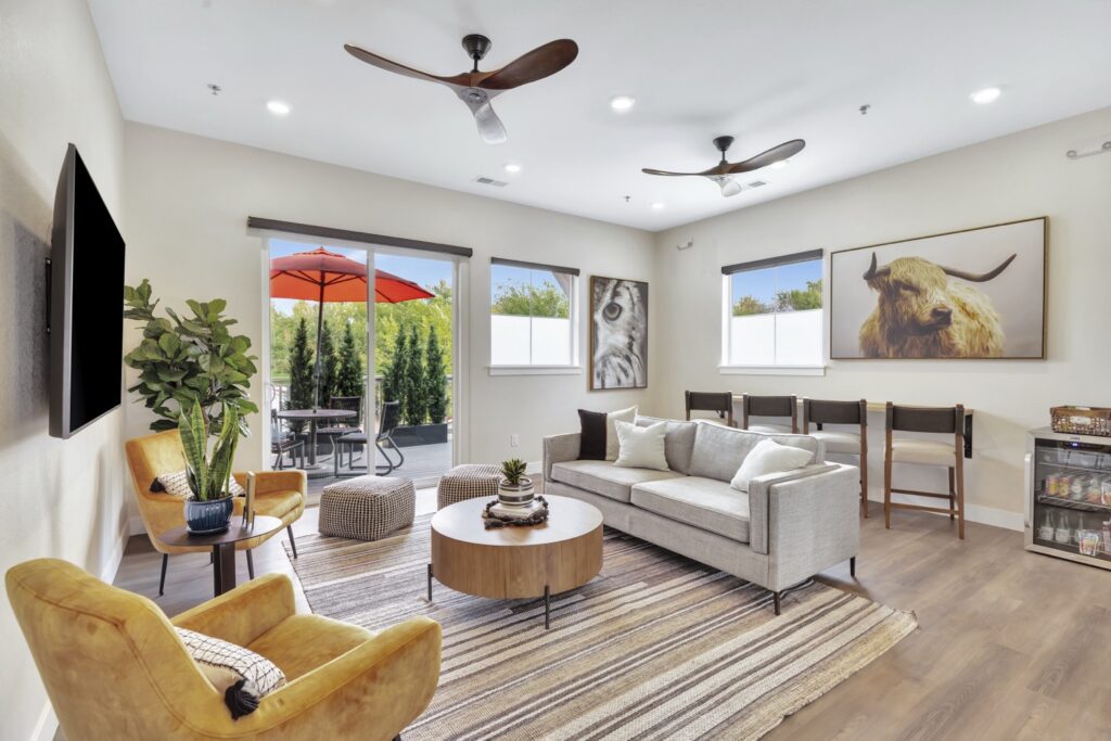 arrive-longmont-co-amenity-resident-lounge